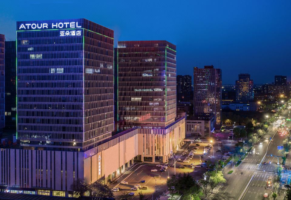 淄博柳泉路亚朵酒店外景图
