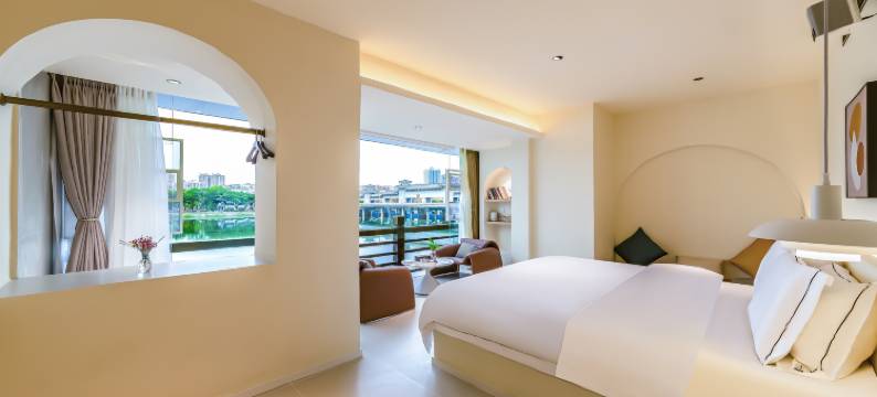 六喜·湖景酒店(广汉北站金雁湖公园店)图片