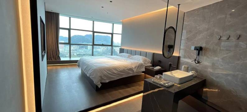 颐湾酒店(柳州银泰城店)图片