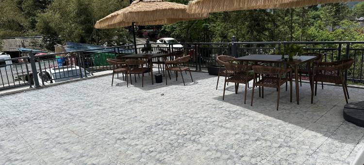 鹤峰观山小筑(屏山店)图片