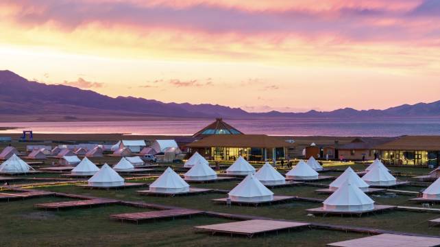 赛里木湖西海神木星空房车营地