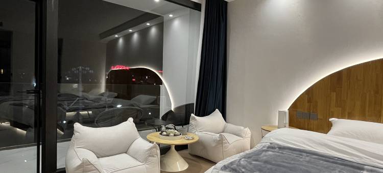 森吉尼达·洛河山舍(拖顶店)图片