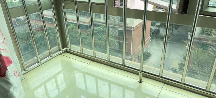 蓝天青年旅舍(镇安地铁站店)图片
