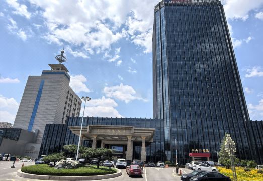 新泰荣峯国际饭店外景图