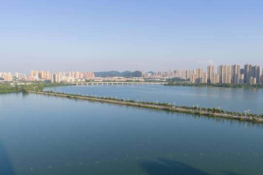 柏曼酒店(武汉永旺梦乐城江夏客厅地铁站店)图片