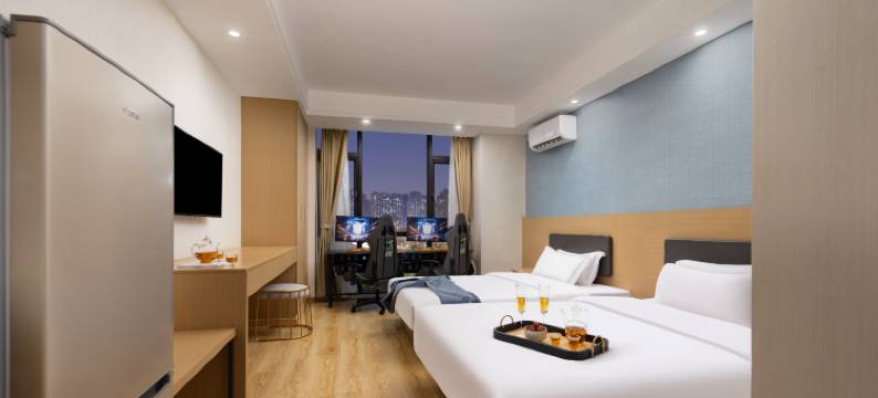 尖峰·柚电竞酒店(南昌西站地铁站店)图片