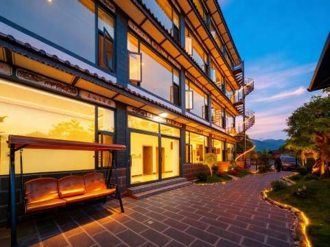 楠华居·Homy山景智能美宿(丽江三义国际机场店)图片
