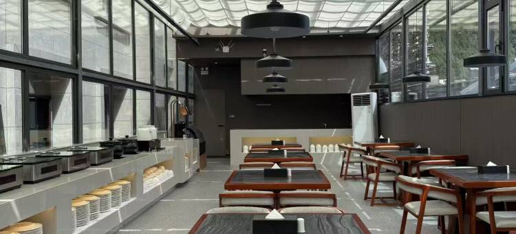 亚东平措康桑康养酒店图片