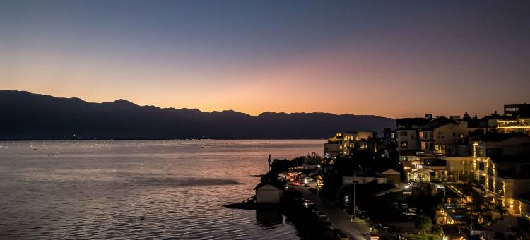 朗悦Cliff Vista180°崖岸海景设计师生活美学民宿(洱海文笔村店)图片