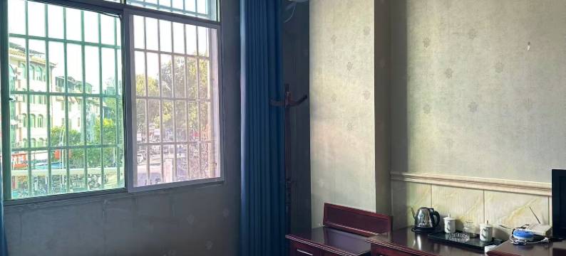 瑞丽鑫龙酒店(财富广场店)图片