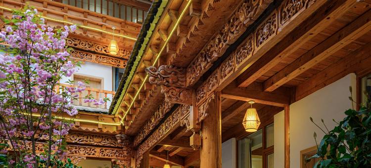 香格里拉·半山庭院供氧观景民宿(独克宗古城大佛寺转经筒店)图片