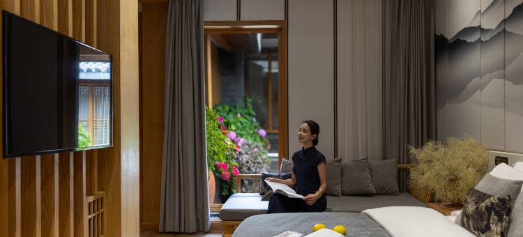 悦·拾柒｜赏日照金山·花园咖宿(丽江古城忠义市场店)图片