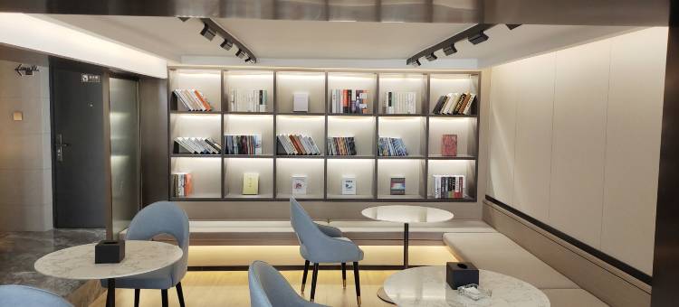 田东明月湖主题酒店图片