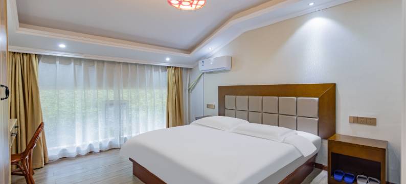 神农架畔山林语酒店图片