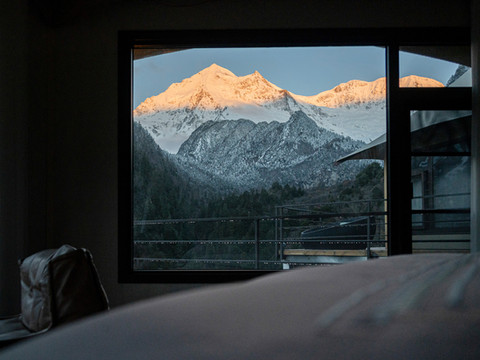 雨崩藏半山ZGlamping野奢帐篷