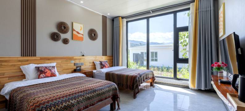 那拉提景区画山游水园林民宿图片