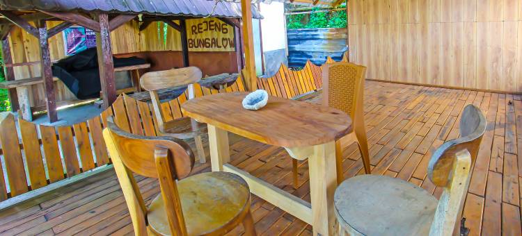 OYO 92419瑞江民宿-近克尔塔甘加瀑布(OYO 92419 Rejeng Homestay Near Kerta Gangga Waterfall)图片