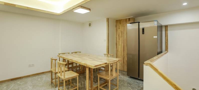 子辰栖舍民宿(贵阳花溪清水江路地铁站店)图片