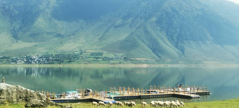 冶勒湖野墅民宿图片