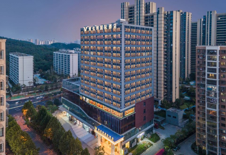 维也纳国际酒店(长沙麓谷高新区尖山湖公园店)外景图