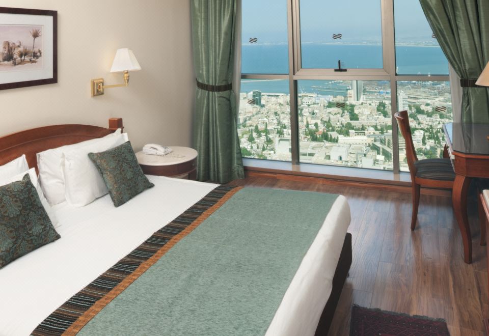 Crowne Plaza Haifa Over view