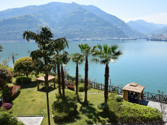 云阳两江假日丽呈华廷酒店