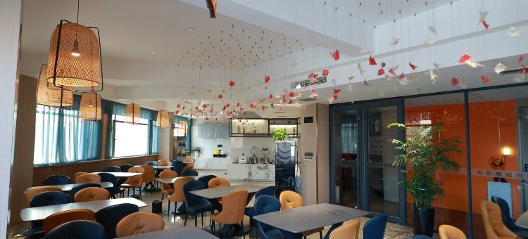 星悦·智慧酒店 (新乡辉县市学院路店)图片