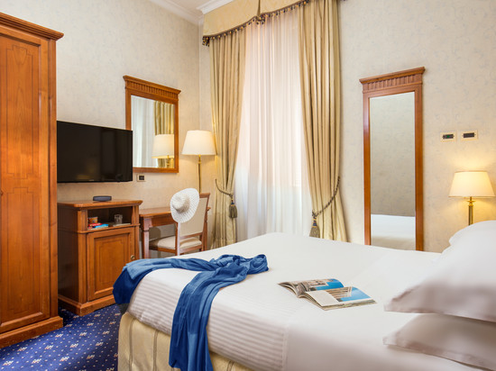 乌纳威罗马帝国酒店