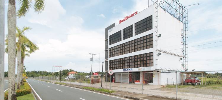 红多兹酒店 - 近伊洛伊洛国际机场(RedDoorz Near Iloilo International Airport)图片