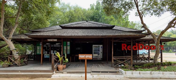 红多兹度假村-塔曼威萨塔曼格罗夫(RedDoorz Resort @ Taman Wisata Mangrove)图片