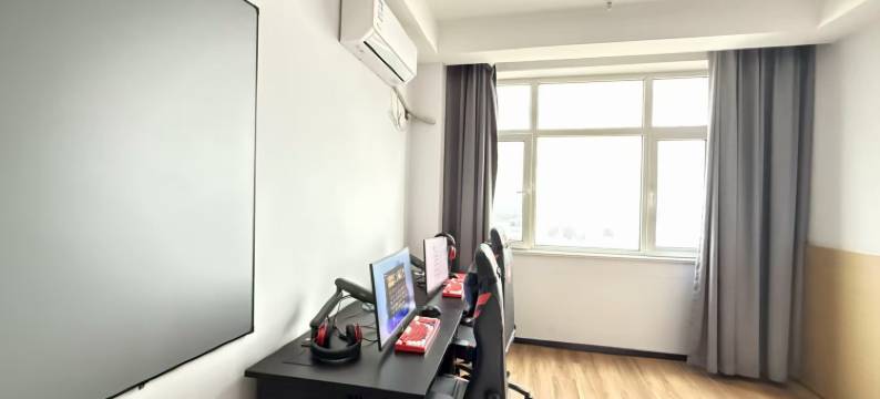 大富鲨·轻享电竞酒店(济南火车站世茂天悦店)图片