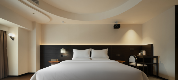 一池·天幕Velarium鎏金美学酒店(观山湖公园富力中心店)图片