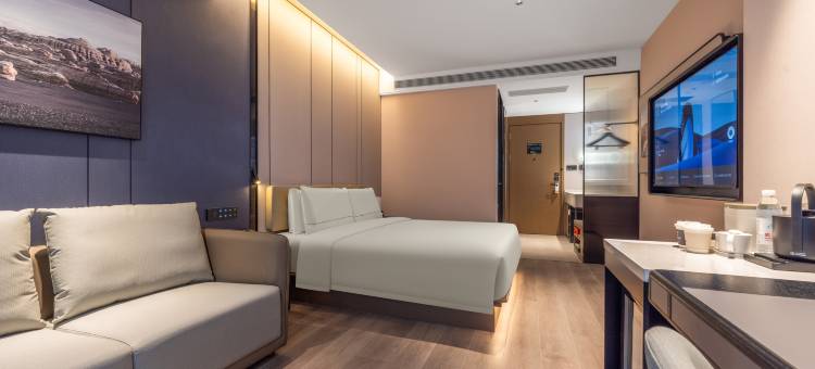 乌鲁木齐国际大巴扎民街亚朵酒店图片