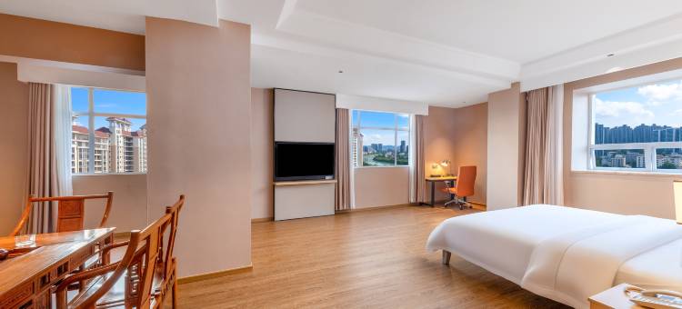 好莱湾酒店(罗定市江滨公园店)图片