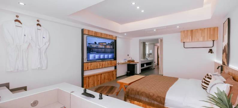 一宿酒店(乐山高铁站世豪广场店)图片