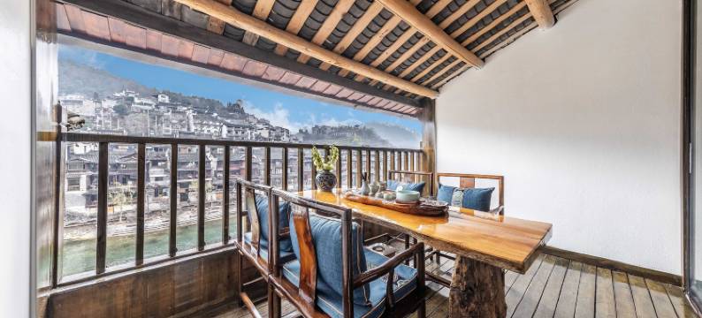 凤凰拾光·童年｜沱江180度夜景｜古城江景民宿图片