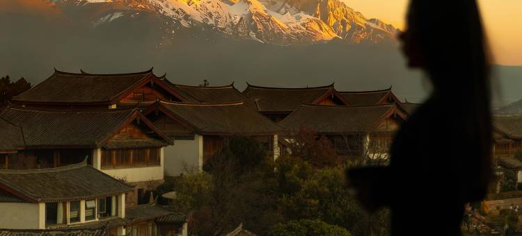 云享山|日照金山·古城全景咖宿(丽江古城狮子山店)图片