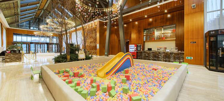 安吉银润小镇雷迪森维嘉酒店(Hello kitty乐园店)图片