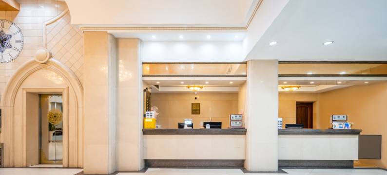 青岛四方大酒店·东楼(台东步行街小村庄地铁站店)图片