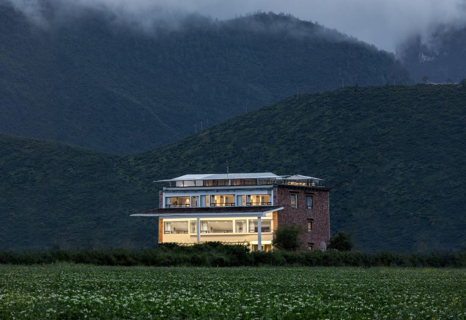 香格里拉松涧云月设计师民宿外景图