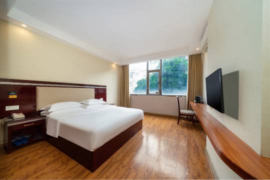 云轩品酒店(宾阳黎塘高铁站店)