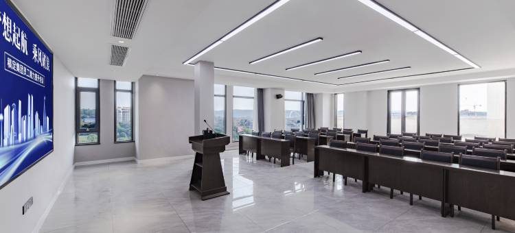 赞硕假日酒店(绵阳西部冷都店)图片