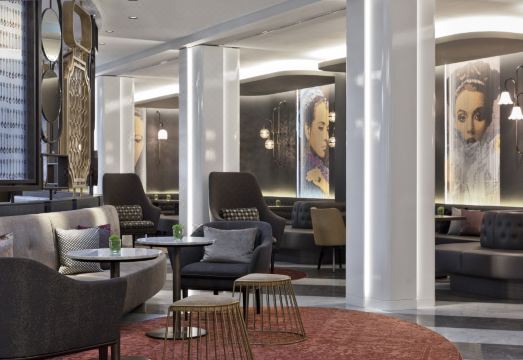 Renaissance Wien Hotel Over view