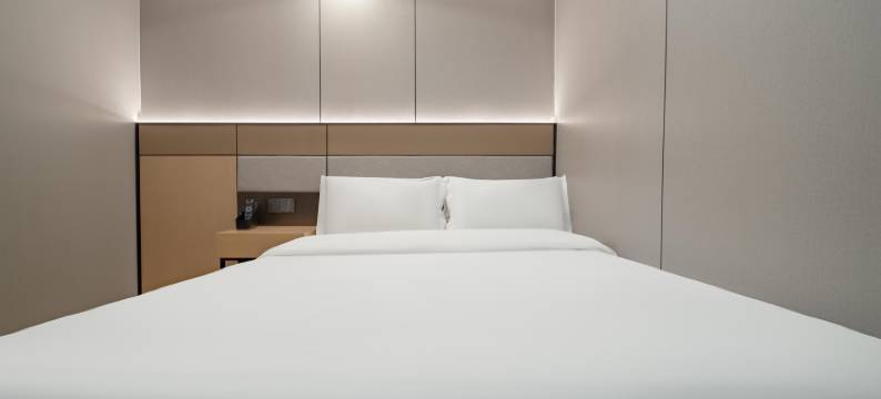 上海凰冠168快捷酒店(航津路地铁站店)图片