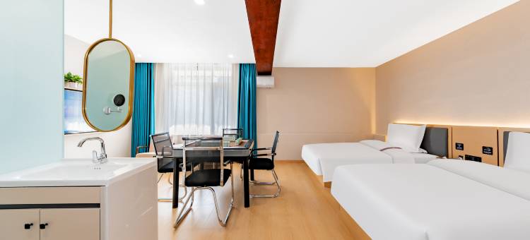 艺龙瑞云酒店(呼和浩特万象城新华广场地铁站店)图片