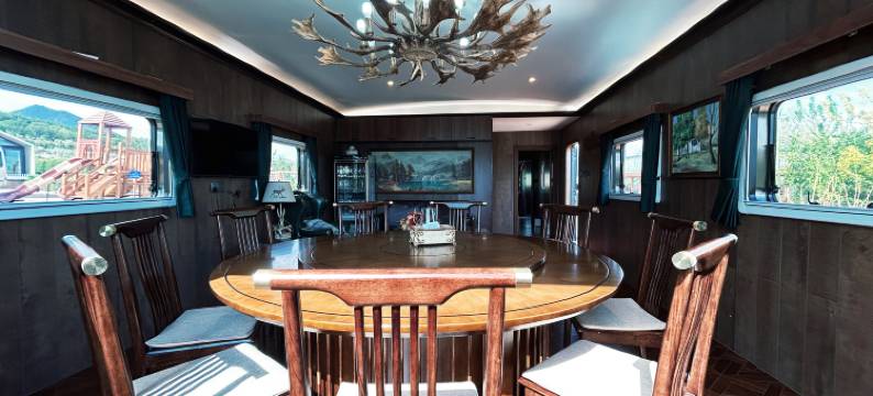 凉城县蒙途御驾温泉度假房车酒店图片