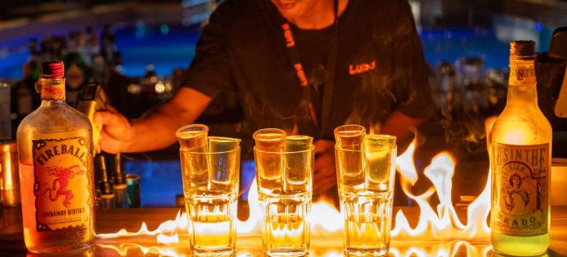 Lub d苏梅岛查汶海滩酒店(Lub d Koh Samui Chaweng Beach - Beachfront & Vibrant Social Vibe)图片