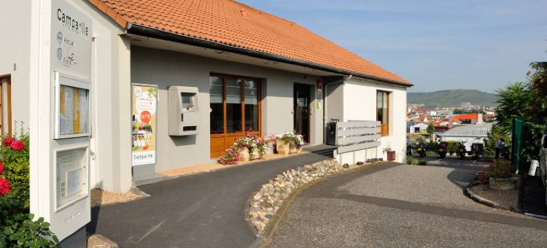 康铂克莱蒙费朗勒布雷泽特酒店(Campanile NATURE - Clermont Ferrand Le Brézet)图片