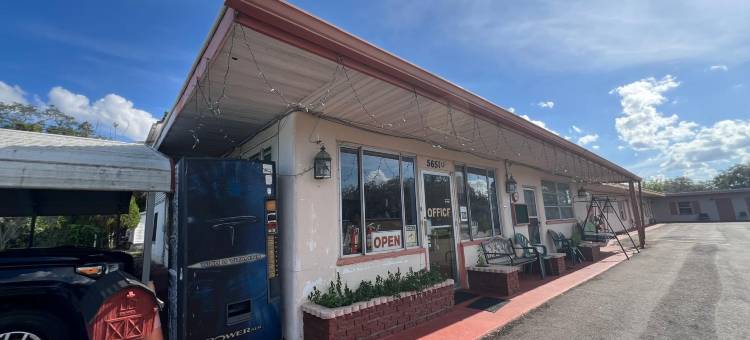 冬季避风港赛普拉斯旅馆，靠近威尔士湖 I 4(Cypress Inn Winter Haven Near Lake Wales I 4)图片