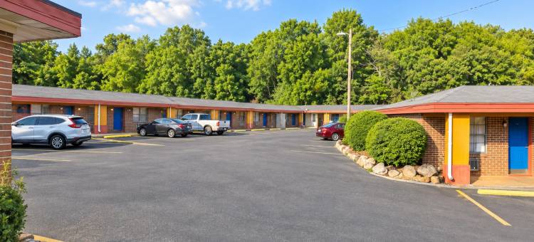 狮子旅馆，奥尔伯马尔，靠近美国52号公路的O酒店(Lion Inn Albemarle by Hotel O Near US 52)图片